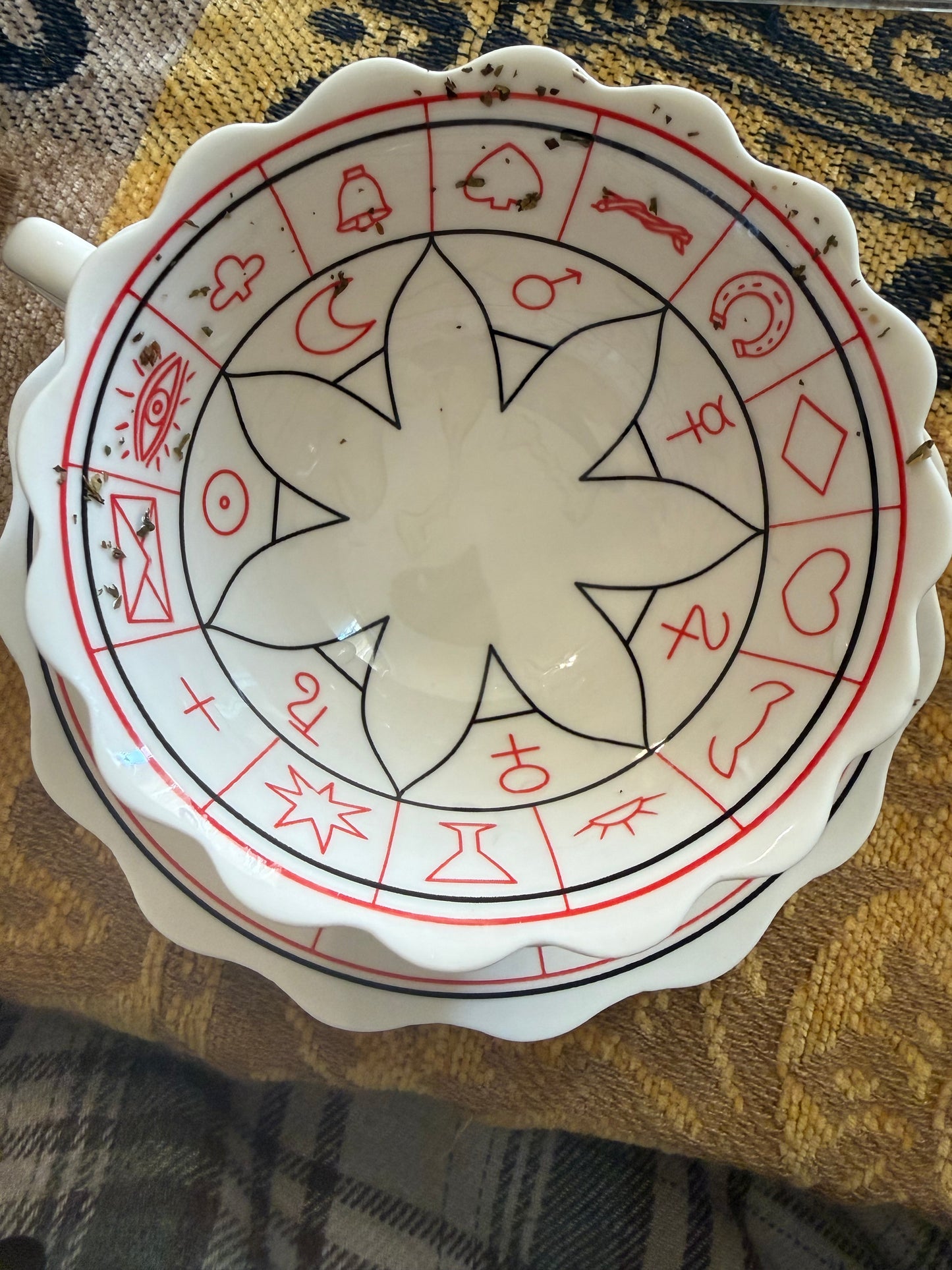 light tea leaf reading